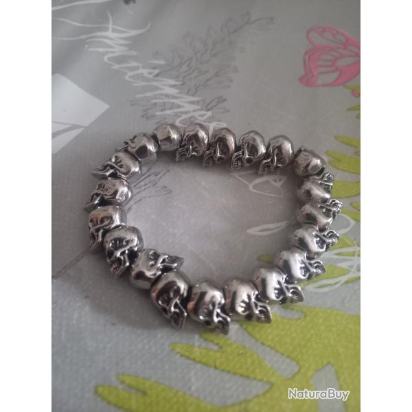 Bracelet gothique, 22 cr�nes