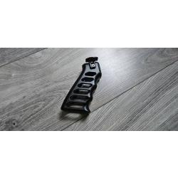 Poign&eacute;e type AR avec repose-pouce Saber Tactical en aluminium 6061 T6