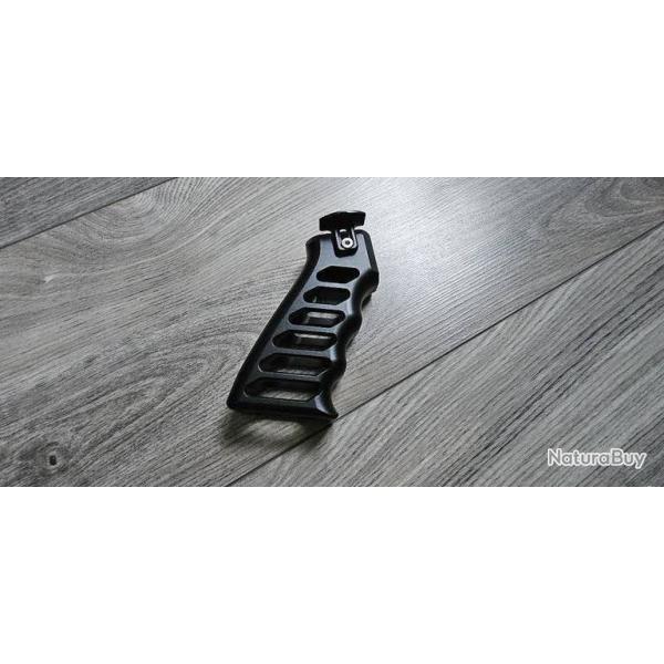 Poign�e type AR avec repose-pouce Saber Tactical en aluminium 6061 T6