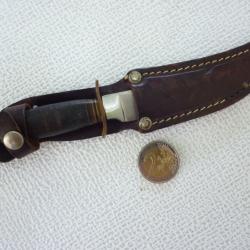 couteau scout SABATIERparfait &eacute;tat,avec son &eacute;tui  cuir)