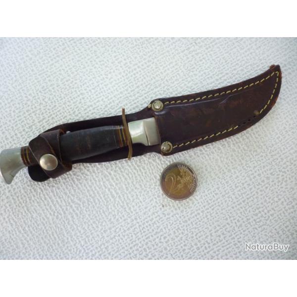 couteau scout SABATIERparfait �tat,avec son �tui  cuir)