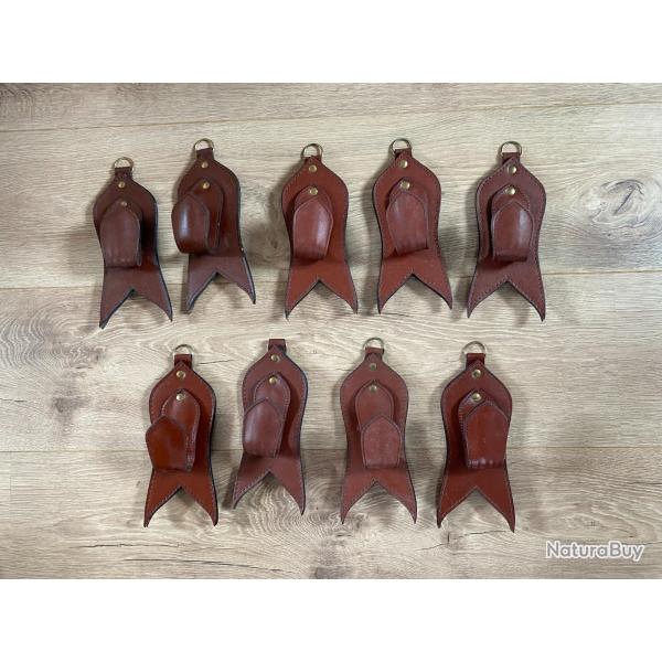 Lot de 9 supports pour armes en cuir