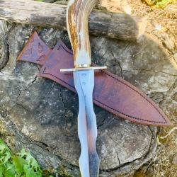 dague de grande chasse d'artisan / le solitaire / bois de cerf / lame acier carbone
