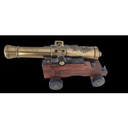 Canon miniatures avec son charriot la fin du 19e si&egrave;cle