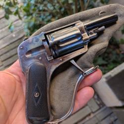 Vends bull dog en calibre 8 1892Cat&eacute;gorie D.