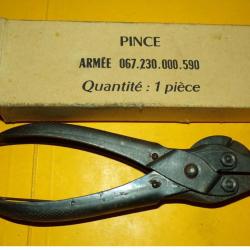 PINCE DU MATERIEL DE L'ARMEE FRANCAISE , DANS SA BOITE D'ORIGINE ,BON ETAT VOIR PHOTOS . POUR TOUT