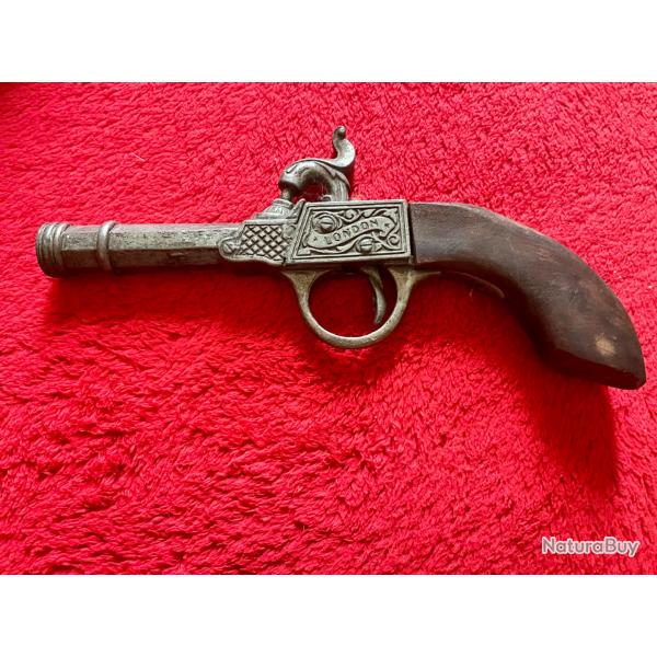 Pistolet d�coratif ancien en bois et m�tal - Style pistolet de coffre � London �