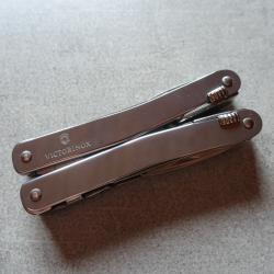 VICTORINOX SWISS TOOL