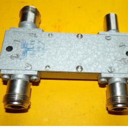 RADIO : COUPLEUR COAXIAL DIRECTIF DE MARQUE RADIALL DE FABRICATION U.S.A ,TYPE 432374,20 DB,500-1000