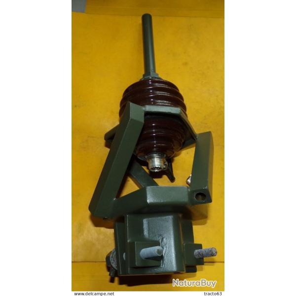 RADIO : EMBASE POUR ANTENNE MP-68 POUR RC-292 A FIXER SUR UN POTEAU A COTE D'UN VEHICULE OU DANS UN