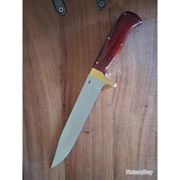 Magnifique dague de chasse des  atelier MG Gerard Masse .Lame 22cms manche en cocobolo sans etui !