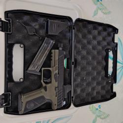 Pistolet BERETTA APX A1 FULL SIZE TACTICAL