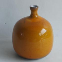 JACQUES & DANI RUELLAND Petit vase boule c&eacute;ramique orange