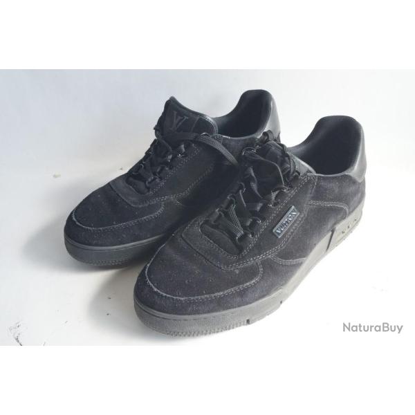 LOUIS VUITTON Baskets Suede LV Trainer 7,5