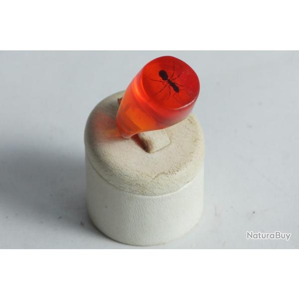 Bague r�sine ambre inclusion Fourmis vintage T51