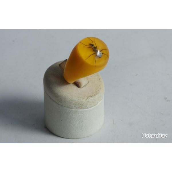 Bague r�sine jaune inclusion Fourmis vintage T58