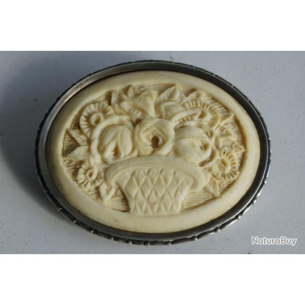 Broche corne sculpt�e Fleurs Franz Bergmann 1922 Wien Autriche
