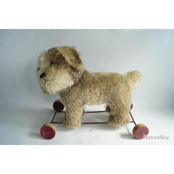 Ancien jouet � tirer Chien mohair t�te orientable