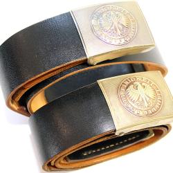 Ceinture en cuir d'origine de la Bundeswehr . Prix pour deux pi&egrave;ces . Livraison gratuite