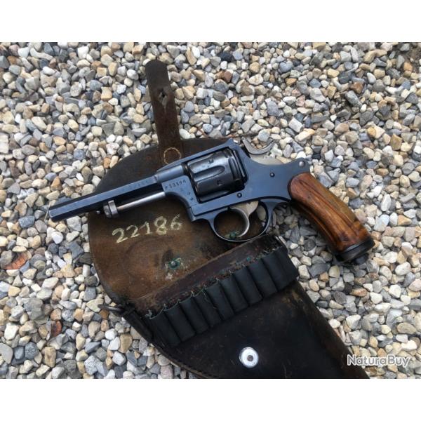 TR�S BON �TAT REVOLVER MLE 1882 SUISSE AVEC SON ETUI