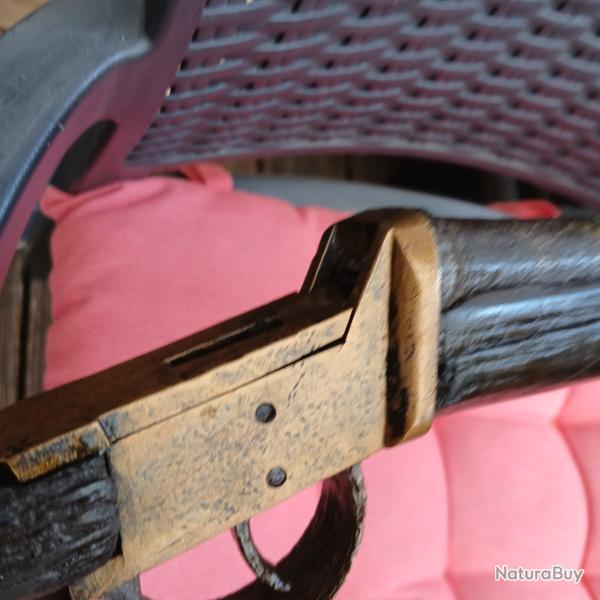 �pave de fusil non identifi� avec bloc laiton
