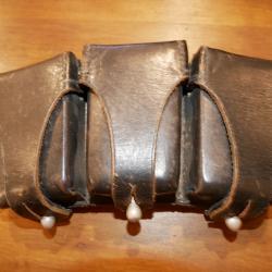 Cartouchi&egrave;re de MAUSER Allemand Apr&egrave;s Guerre en cuir noir