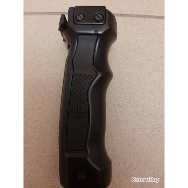 Poign�e bipied UTG D GRIP Quick Release