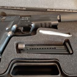Sig sauer mosquito 22Lr avec mod&eacute;rateur de son et 2 chargeurs.