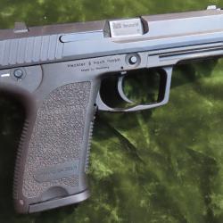 Pistolet semi-automatique HK USP calibre 9 X 19