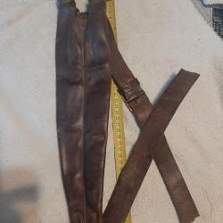 Ancienne Ceinture bandouli&egrave;re de chasse r&eacute;serve poudre/plomb cuir et laiton