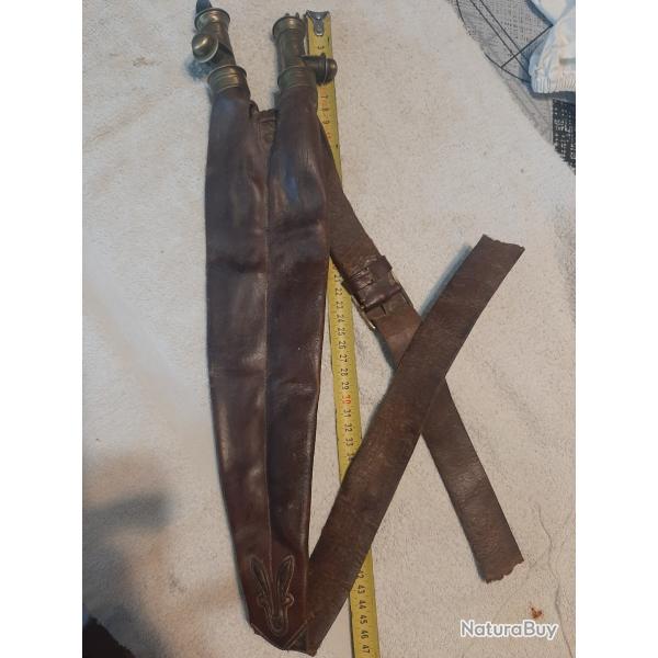 Ancienne Ceinture bandouli�re de chasse r�serve poudre/plomb cuir et laiton