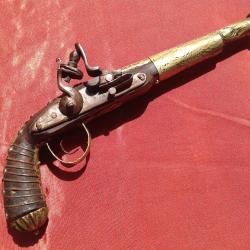 R&eacute;plique de pistolet &agrave; silex.