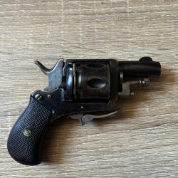 Revolver de Poche type Velo-Dog / Li&eacute;geois Fin XIXe dans son Livre-Cachette d'&Eacute;poque