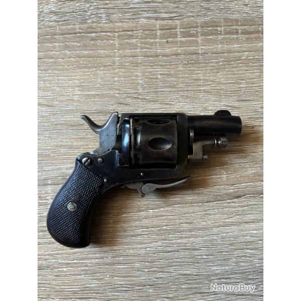 Revolver de Poche type Velo-Dog / Li�geois Fin XIXe dans son Livre-Cachette d'�poque