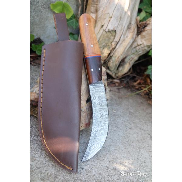 Couteau Skinner Scimitar Lame Acier Damas 256 Couches Manche Bois Etui Cuir Fabric Artisanale