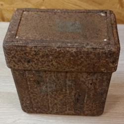 Bo&icirc;te m&eacute;tallique m&eacute;dicale de ceinturon Allemand ww2