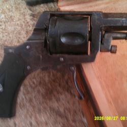 Beau rare revolver compet bien lire la description
