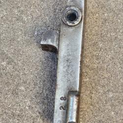 &Eacute;jecteur/ arretoir de culasse incomplet pour Mauser 98  (  num&eacute;ro 28 )