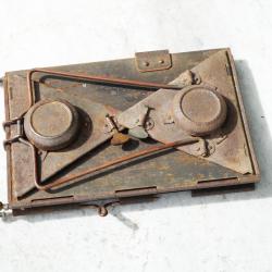 ARM&Eacute;E FRAN&Ccedil;AISE - Lanterne &agrave; bougie - lampe pliante Montjardet manque un mica - WWI ref BAG25MON001