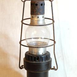 Arm&eacute;e - lampe bricol&eacute;e petit container WWII troupe d'occupation Normandie 1944 VIM24L001