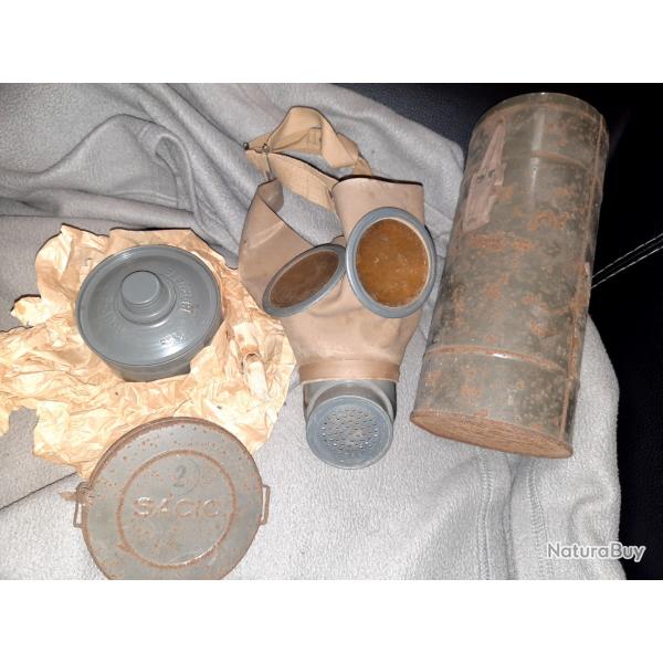 masque antigaz de type tc-38/ c 38 defense passive ( dp ) ww2 dans son �tui en m�tal complet