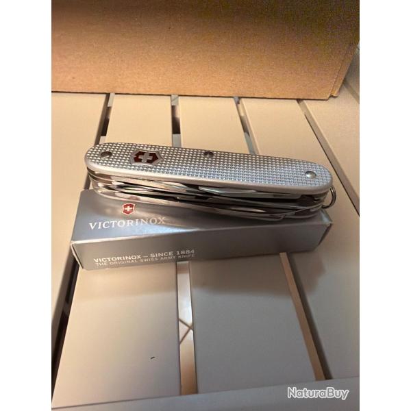 Victorinox 0.8271.26 Farmer x