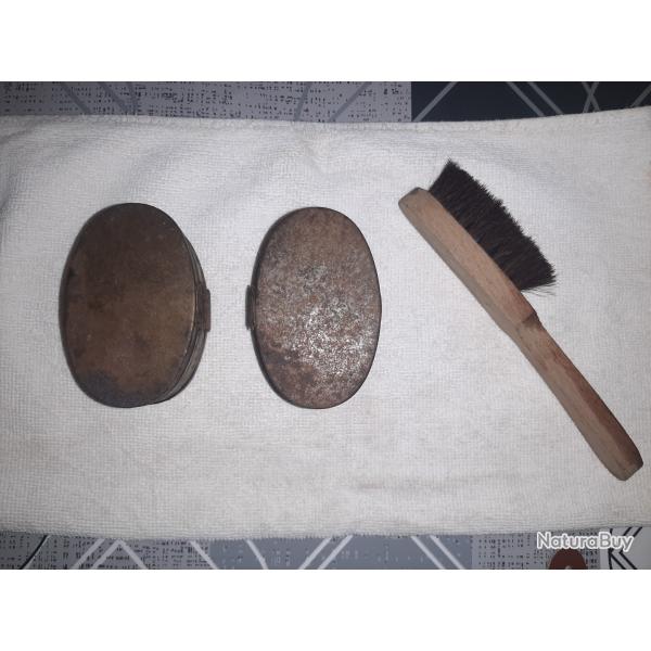 2 boites � graisse et petite brosse WW1 poilu