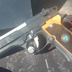 Beretta 92 fs customis&eacute; - 1� sans prix de r&eacute;serve