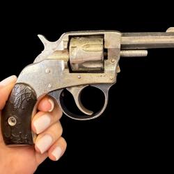 SUPERBE H&R YOUNG AMERICA cal. 22short num&eacute;ro 4180