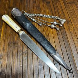 Beau poignard ottoman en iv oire, lame en damas Wootz, avec son fourreau XVIII eme  si&egrave;cle
