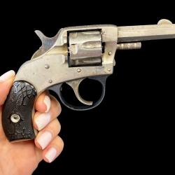 H&R YOUNG AMERICA cal. 22 short num&eacute;ro 881