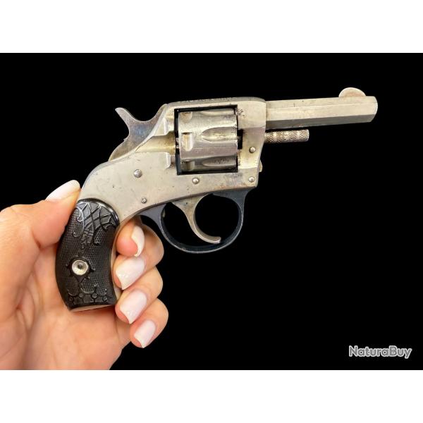 H&R YOUNG AMERICA cal. 22 short num�ro 881