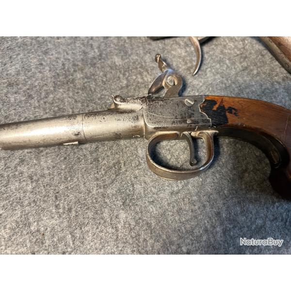 Lot pistolets et revolver a broche pour pi�ce 1 euro sans prix de r�serve