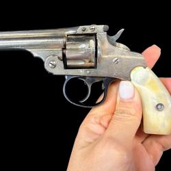 MAGNIFIQUE HARRINGTON RICHARDSON PREMIER FIRST MODEL 3RD VARIATION Type 9 cal 22LR num&eacute;ro 8056